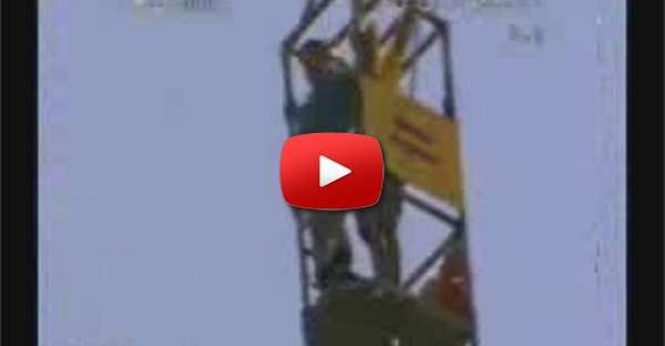 Salto para o rio de crocodilos